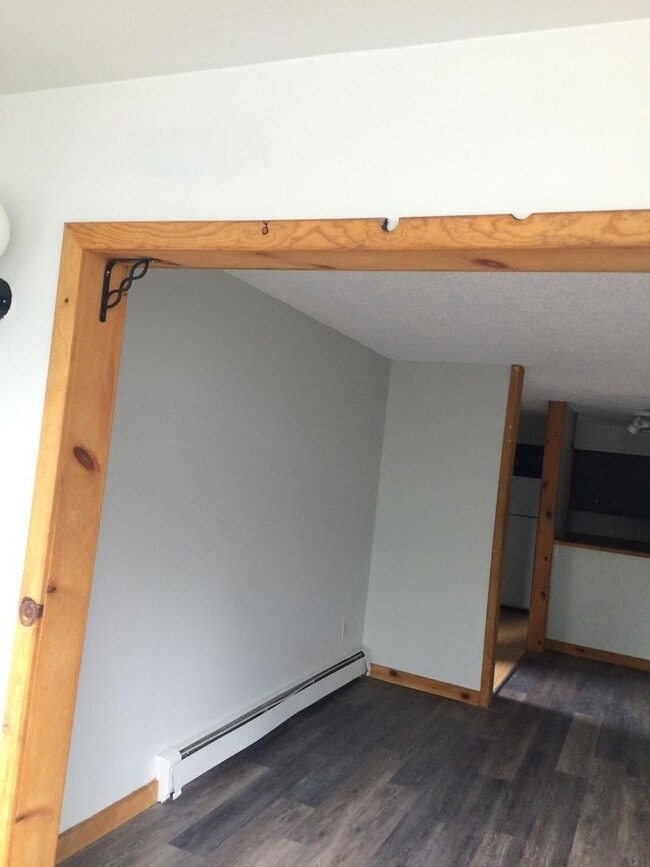 Building Photo - Great 2 Bedroom Unit Near Campus and JBo's