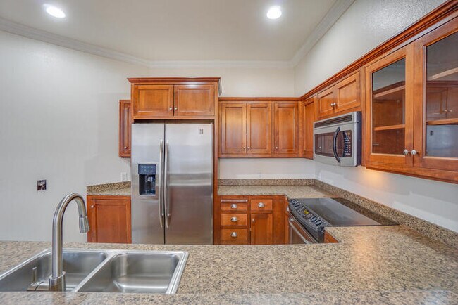 Building Photo - BEAUTIFUL CONDO ON THE COLUMBIA RIVER