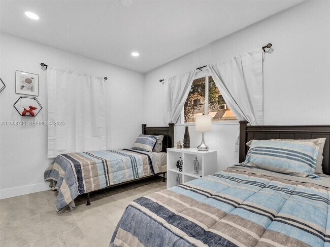 Building Photo - 5517 NW 1st Pl