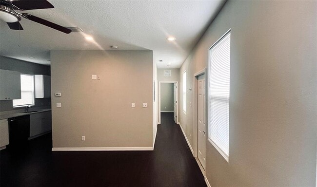 Building Photo - 403 S Albany Ave