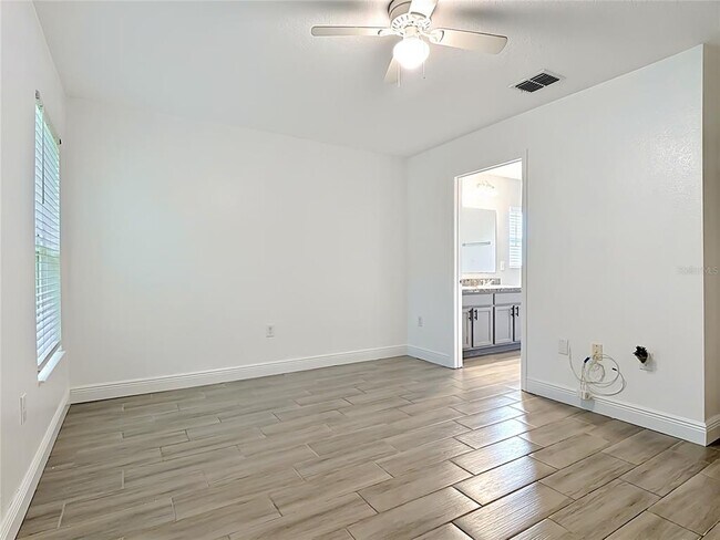 Building Photo - 3040 Lakes Crest Ave