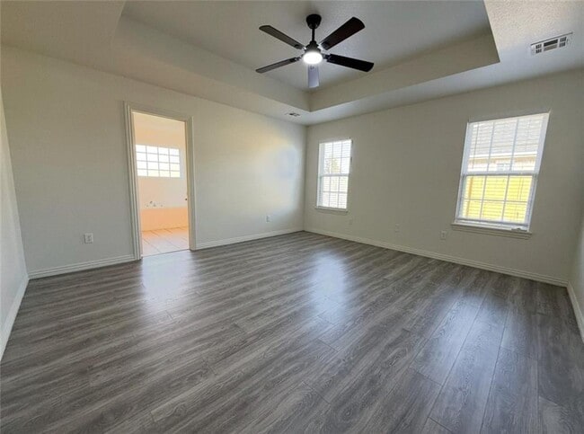 Building Photo - 541 Steepro Dr