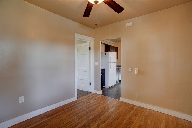 Building Photo - Home and Office potential!