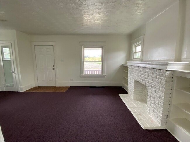 Building Photo - Bright 3BR Single-Family in East Akron — Y...