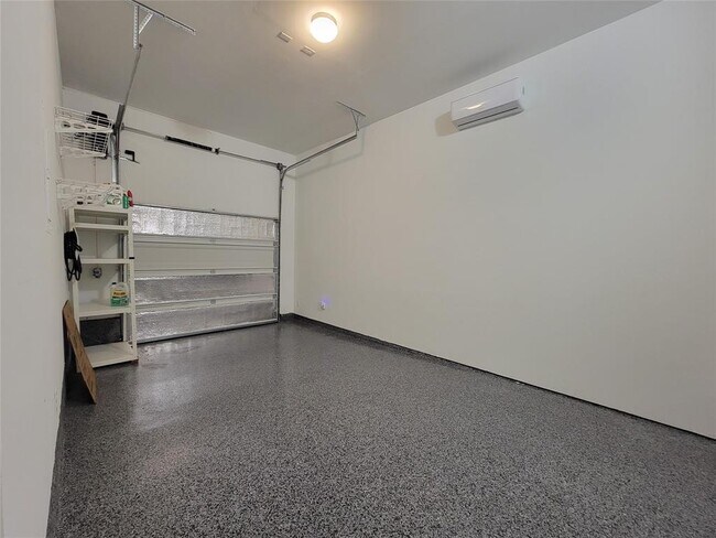 Building Photo - 1301 Showbox St