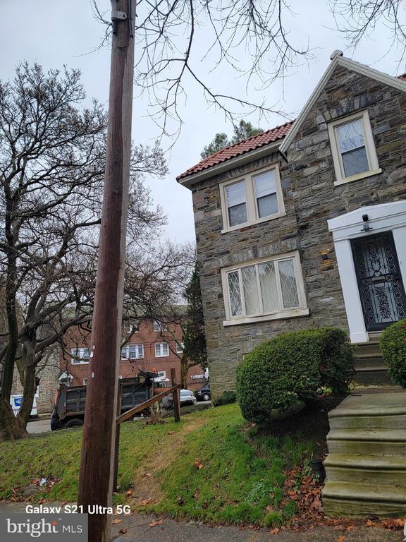 Building Photo - 5706 Woodcrest Ave