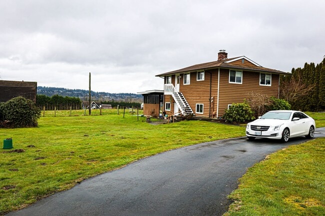 Building Photo - Cozy Country living just outside the City