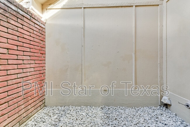 Building Photo - 2801 Hickory Bend Dr