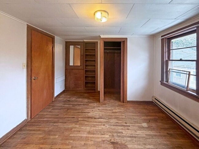 Building Photo - 539 Madison St