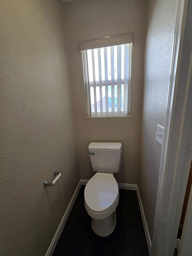 Building Photo - ****Two Weeks FREE RENT **** A Spacious 4 Bedroom House in Iron Mountain Ranch