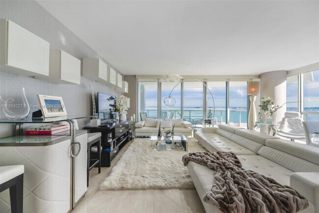 Building Photo - 1331 Brickell Bay Dr