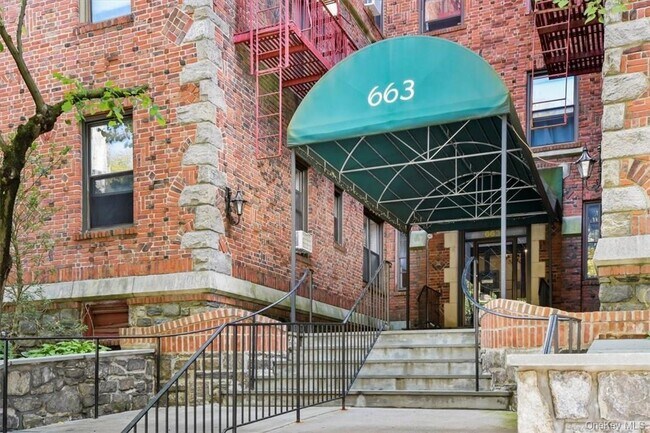 Building Photo - 663 Locust St