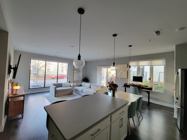 Building Photo - 1020 Pennsylvania Ave