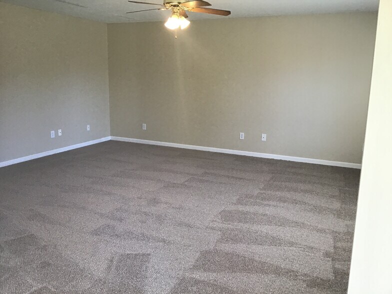 Building Photo - 3018 Danbury Dr