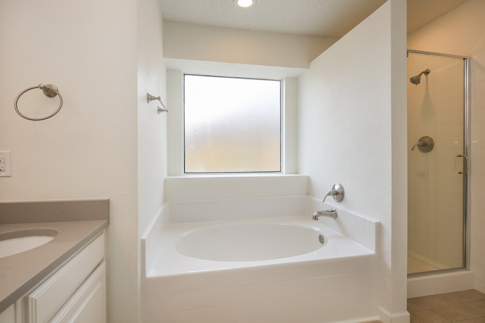 Building Photo - 657 Edgewood Dr
