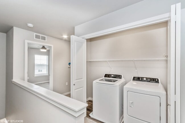 Building Photo - Big Ben Townhomes - 2 Bedroom/1.5 Bathroom