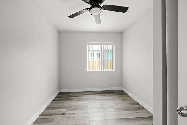 Building Photo - 7 Bed 3 Bath House on Prime Dorothy Way - Minutes Walk to Campus!!