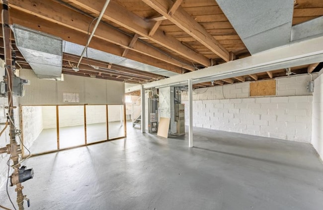 Building Photo - 1282 Summit Dr