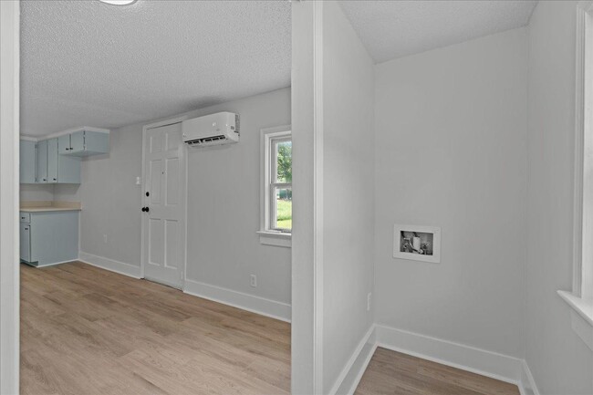 Building Photo - 61 Carver St