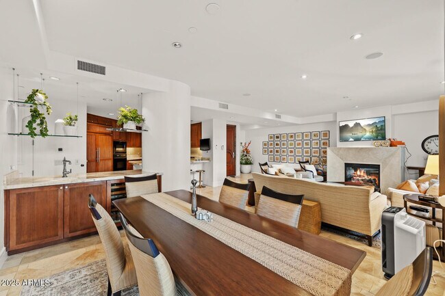 Building Photo - 2402 E Esplanade Ln