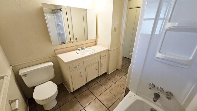 Building Photo - 132 SW 11th St