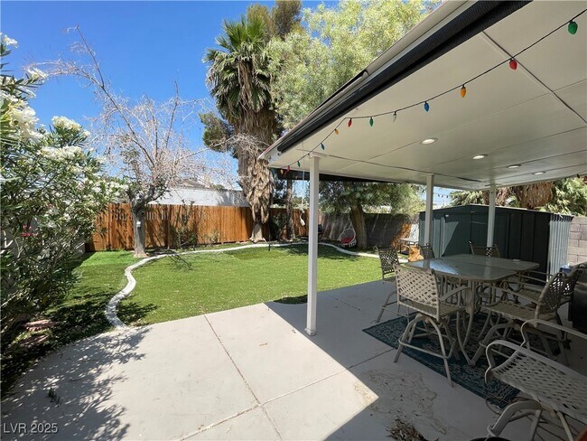 Building Photo - 5005 Celebrity Cir