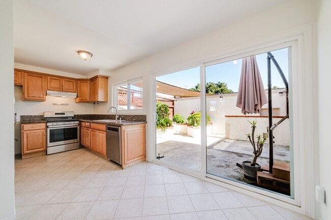 Building Photo - 4154 Baycliff Way