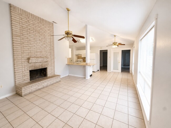 Building Photo - 3105 Oak Rock