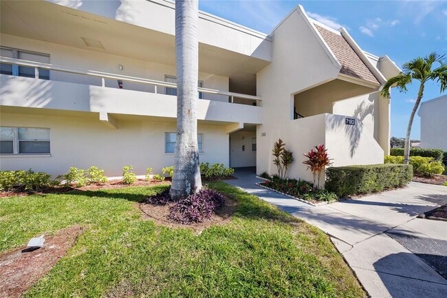 Building Photo - 7193 W Country Club Dr N