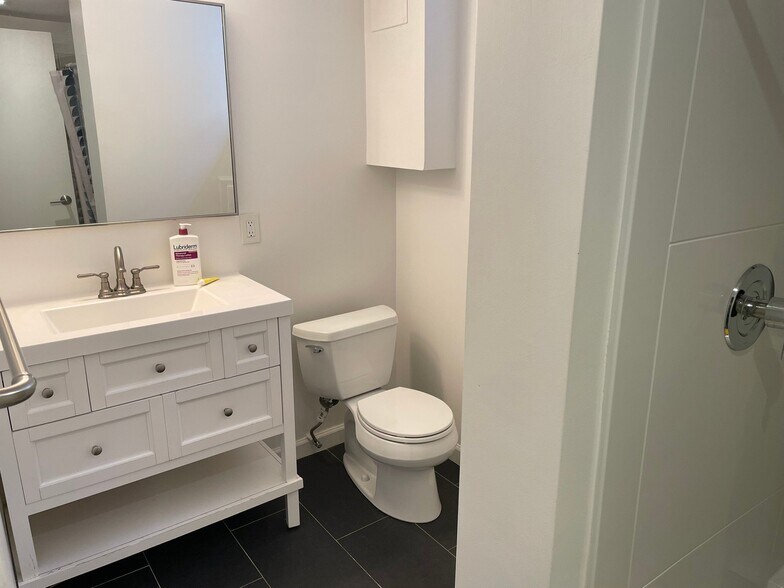 Building Photo - 1321 I St NE