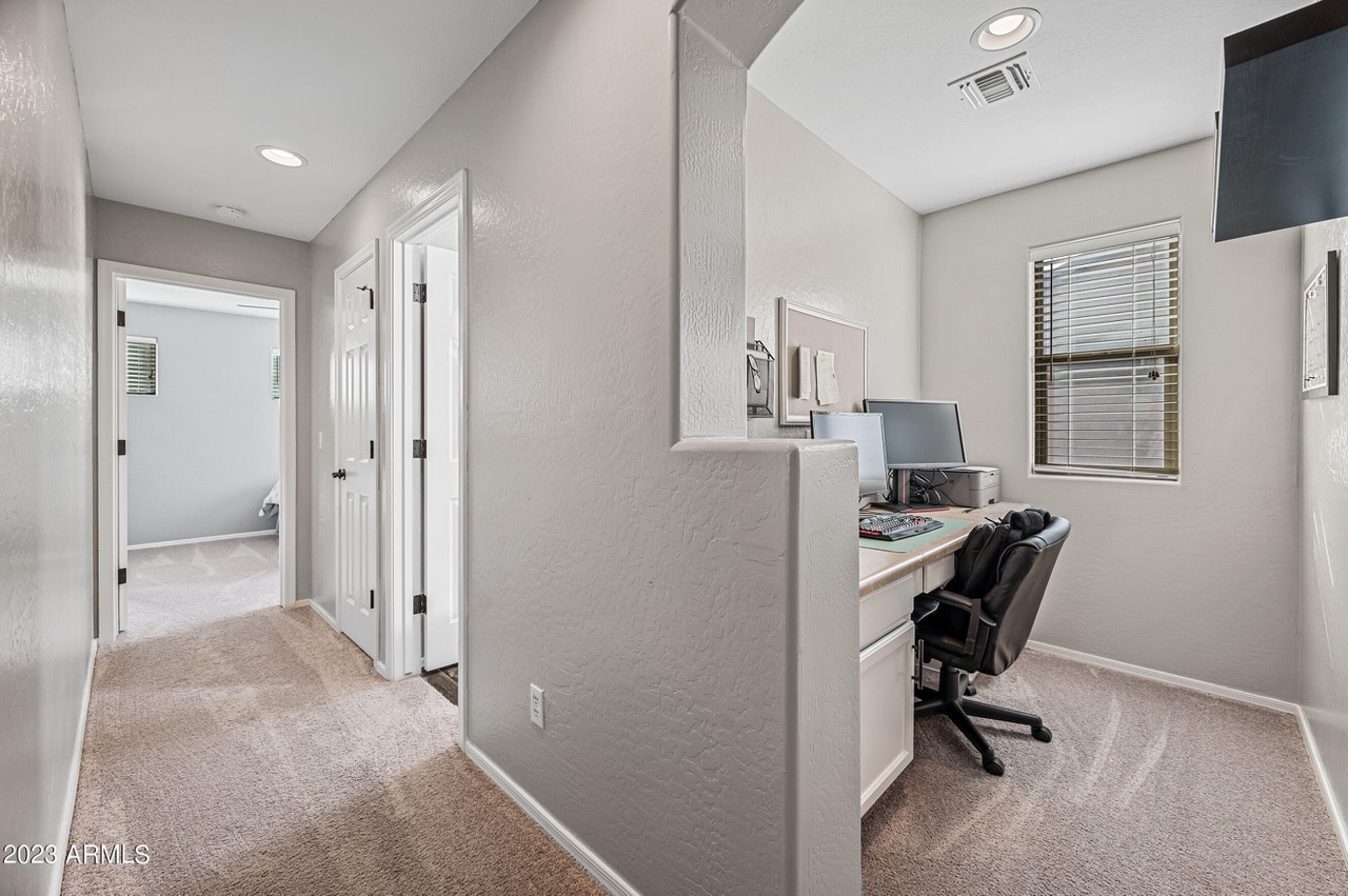 Building Photo - 15046 W Sells Dr