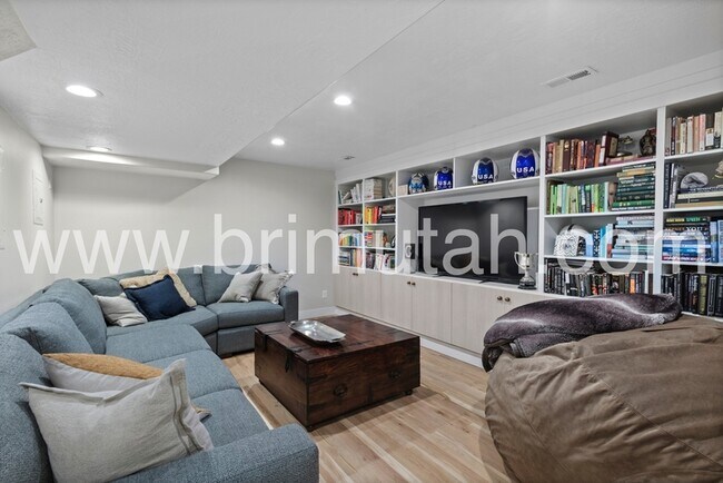 Building Photo - 772 E 2075 S