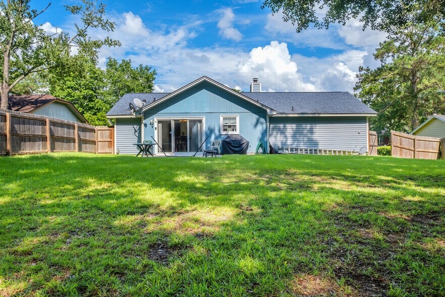 Building Photo - 1870 Mary Ellen Dr