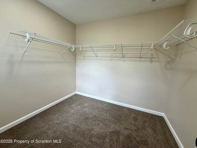 Building Photo - 1068 Lakeland Dr