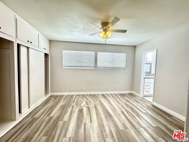 Building Photo - 226 S Gale Dr