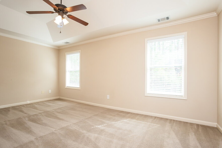 Building Photo - 233 Logan Creek Ln