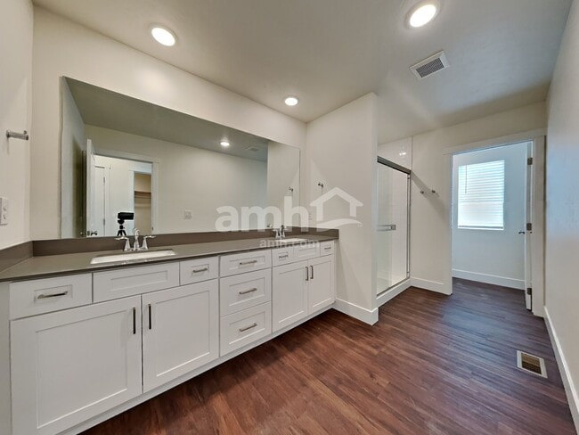 Building Photo - 11535 W Mesquite St