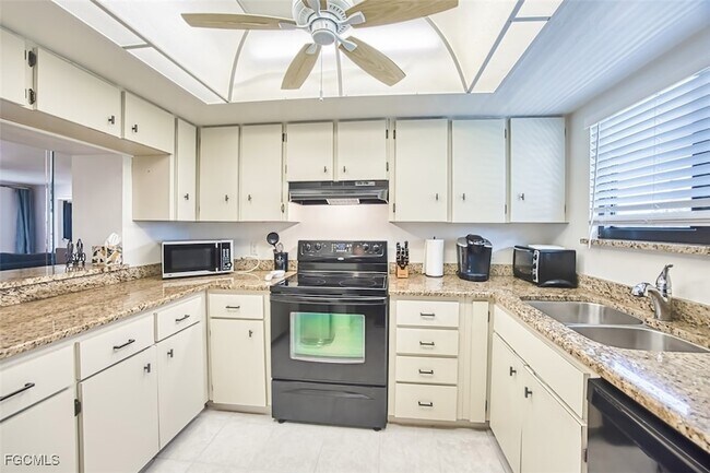 Building Photo - 226 3rd St W