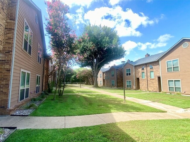 Building Photo - 500 Norwood Pl