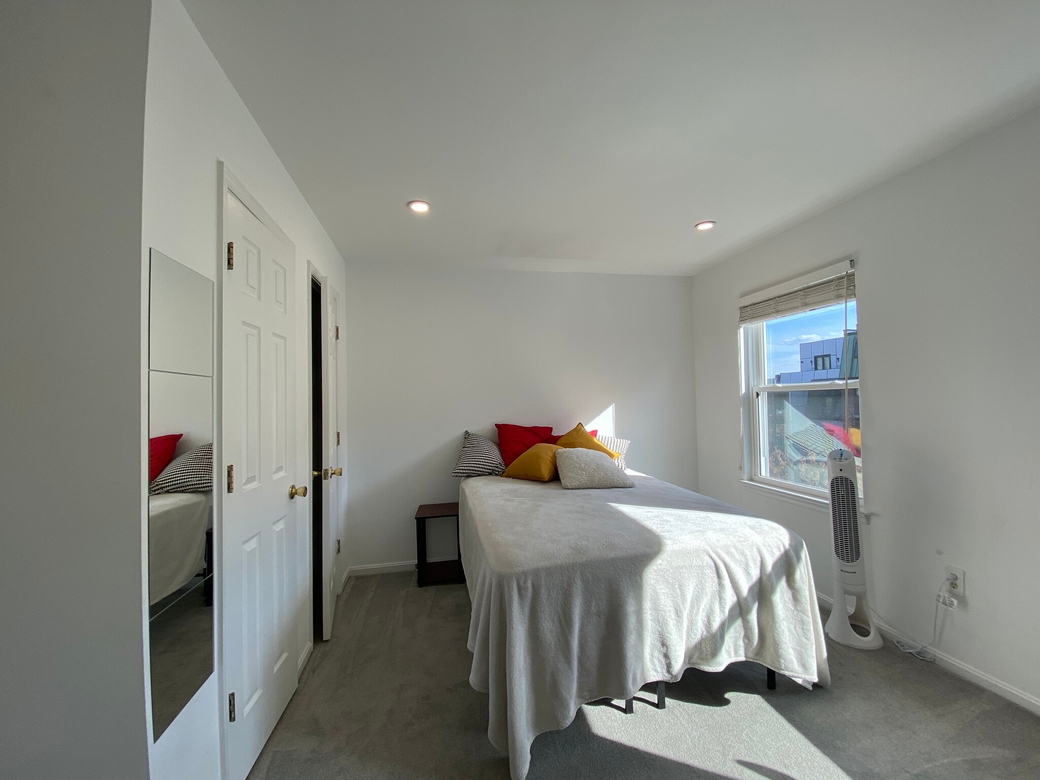 Building Photo - 1327 Belmont St NW