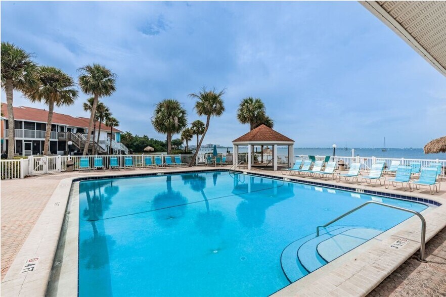 Building Photo - 3585 41st Way S