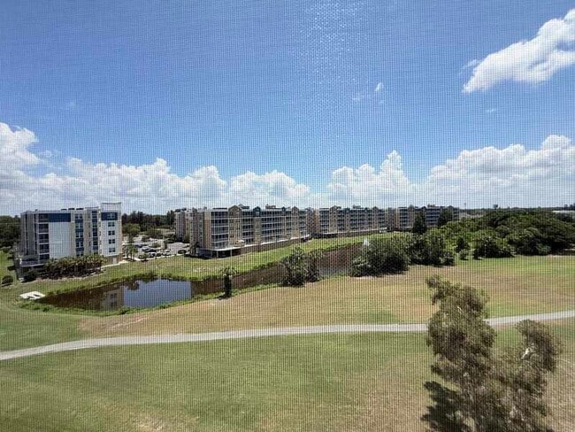 Building Photo - 1200 Country Club Dr