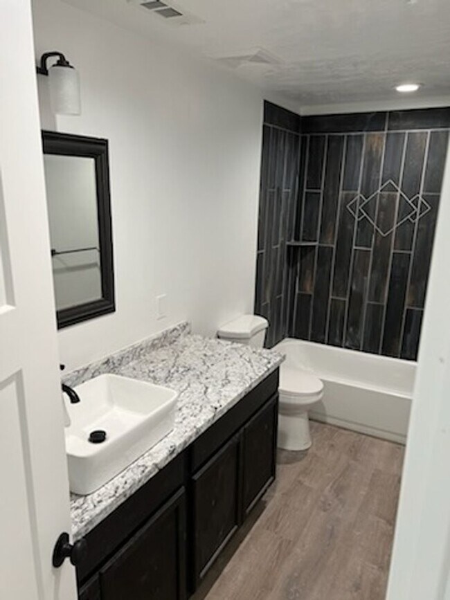 Building Photo - 780 N Lauritzen St