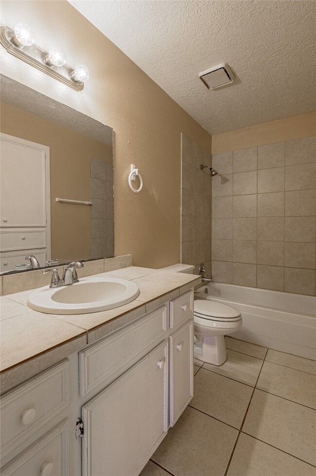 Building Photo - 39 Wire Rd Loop