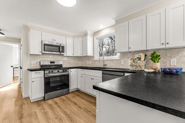 Building Photo - 149 Lakeside Blvd E