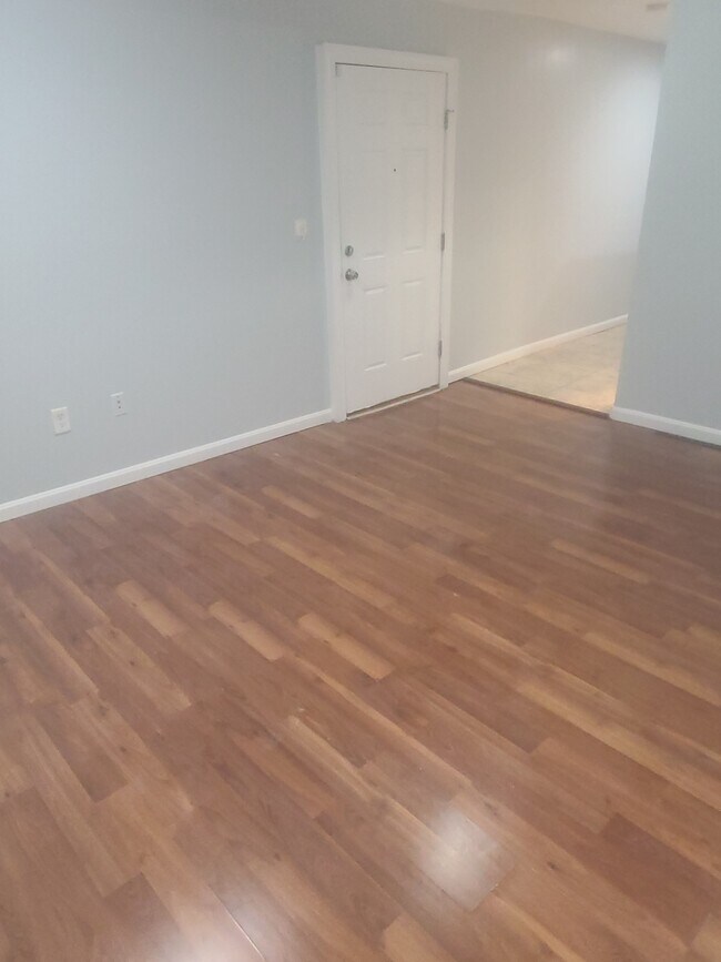 Building Photo - 630 N Gilmor St