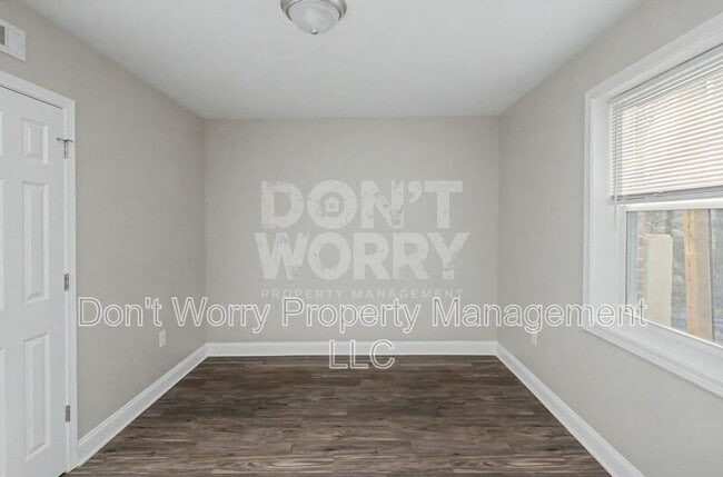 Building Photo - 615 Dumaine St