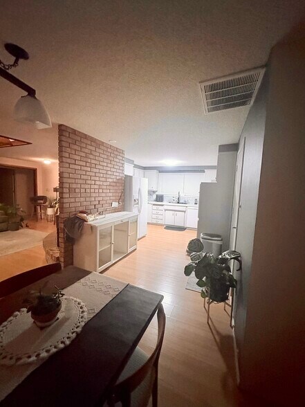 Building Photo - 795 Oak Knoll Dr