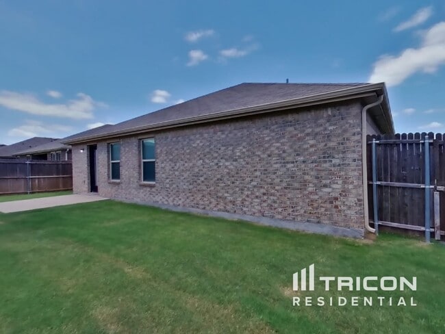 Building Photo - 2514 Henley Dr