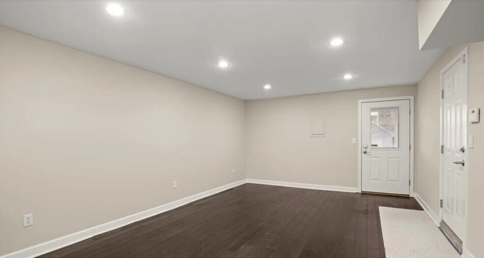 Building Photo - 141 Spring Gln